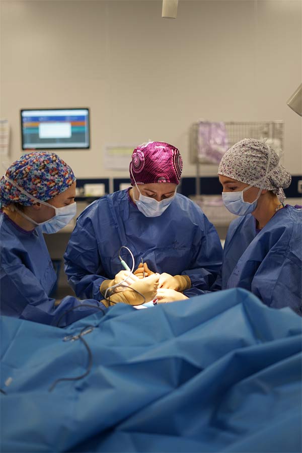 Bloc-opératoire-des-15-20-(Crédit-Hôpital-National-des-15-20)