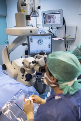 Chirurgie du glaucome par le Pr Baudouin, © Hôpital national des 15-20